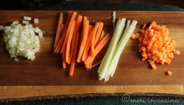 Tagliare le verdure: le tecniche che cambiano l’aspetto scenico del piatto